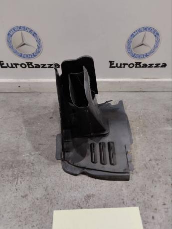 Передняя часть переднего подкрылка Mercedes W202 A2028890736