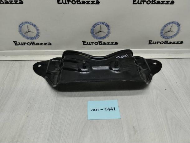 Крепежный щиток днища кузова Mercedes W251 A2516100026