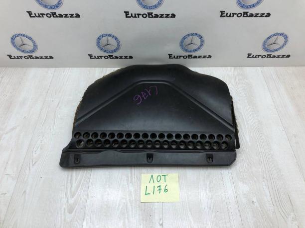 Накладка торпедо нижняя правая Mercedes W202 A2086800636