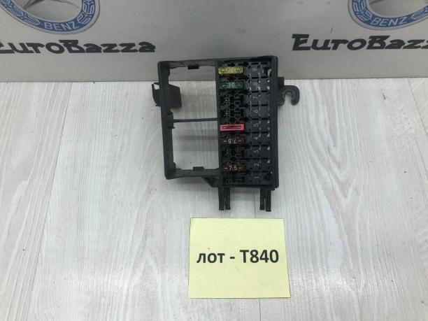 Блок предохранителей на кронштейне Mercedes W202 A0015457901