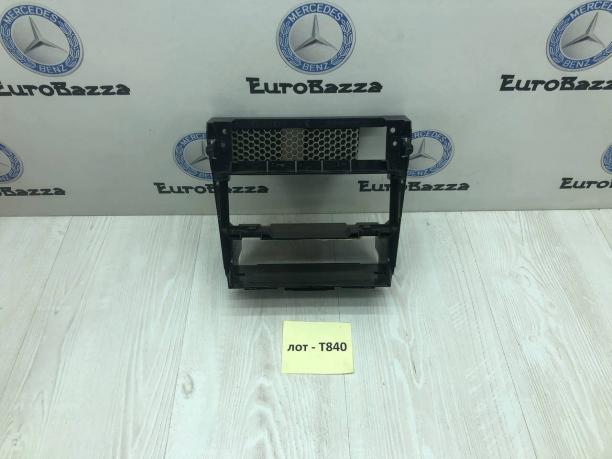 Рамка магнитолы Mercedes W202 A2026890016