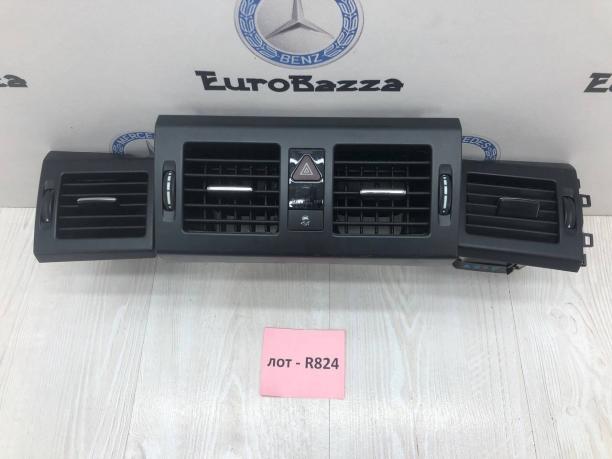 Дефлектор обдува салона Mercedes X204 A2048305354