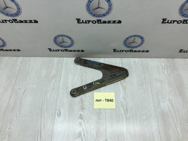 Кронштейн впускного коллектора Mercedes М111 A1111410085