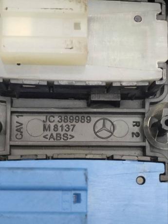 Блок кнопок третьего ряда сидений Mercedes X164 A1648706810