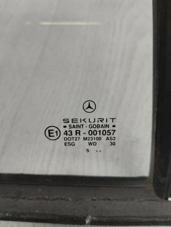 Форточка задней правой двери Mercedes W202 A2027350409