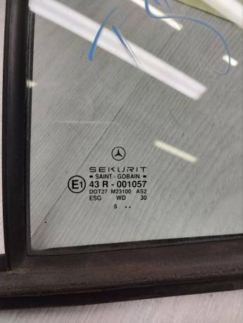 Форточка задней левой двери Mercedes W202 A2027350309