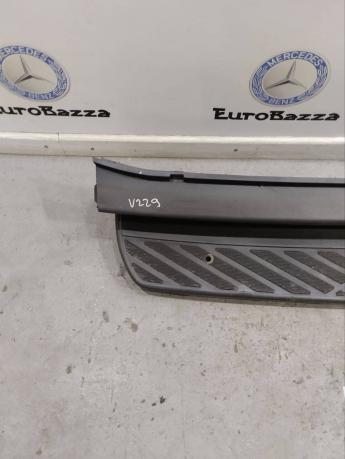 Подножка задняя Mercedes W906 A9068802571