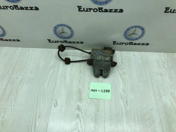 Замок крышки багажника Mercedes W203 C А2037400235 А2037400235