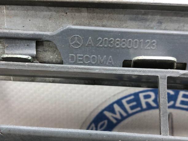 Решётка радиатора хромированная Mercedes W203 A2038800123