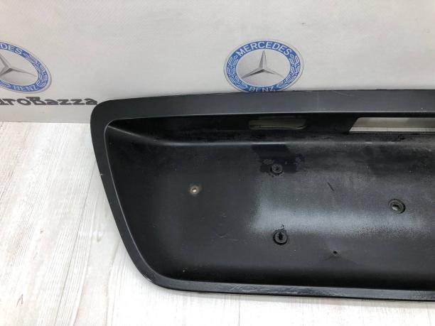 Бленда под номерной знак Mercedes W203 A2037400381