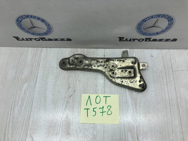 Кронштейн ускорительного клапана Mercedes W204 A6510901041