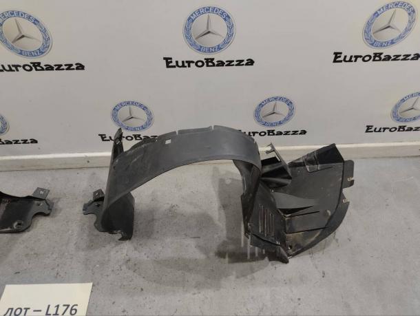 Подкрылок передний Mercedes W202 A2026980130