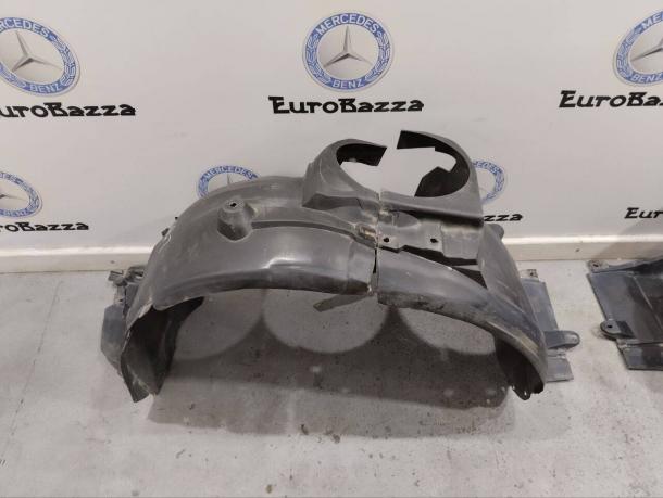 Передние подкрылки Mercedes W203 A2038841122