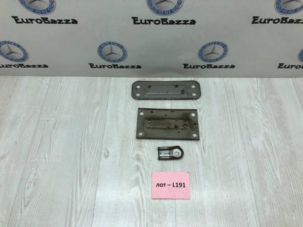 Крепления днища кузова Mercedes R170 A1706190025