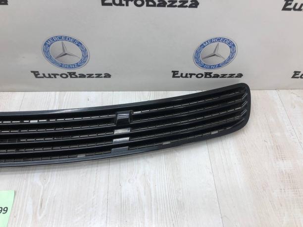 Решетка капота Mercedes W203 A2038800205