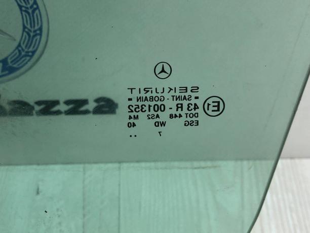 Стекло двери переднее правое Mercedes W202 A2027200418