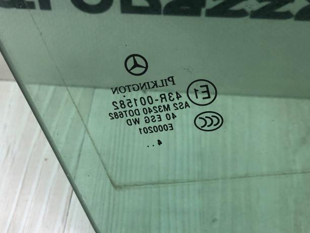 Стекло двери задней левой Mercedes W203 Wagon A2037352310