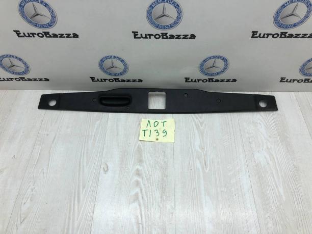 Накладка на замок багажника Mercedes W220 A2207500193