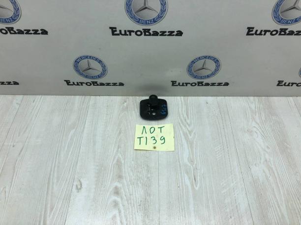 Кронштейн знака аварийной остановки Mercedes W220 A2028900014