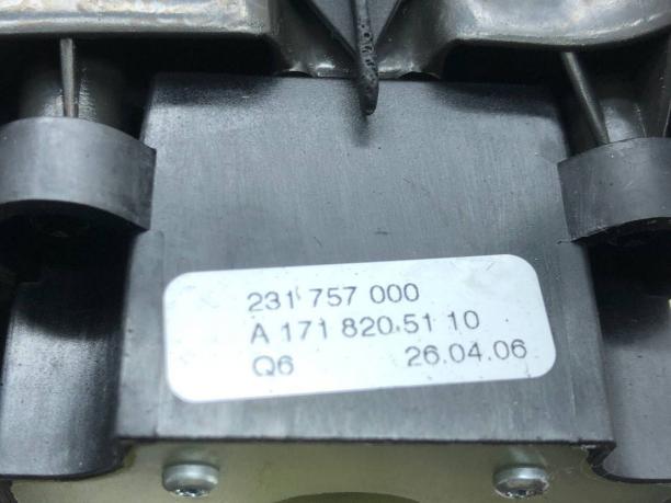 Накладка консоли с блоками кнопок Mercedes R171 A1716800136