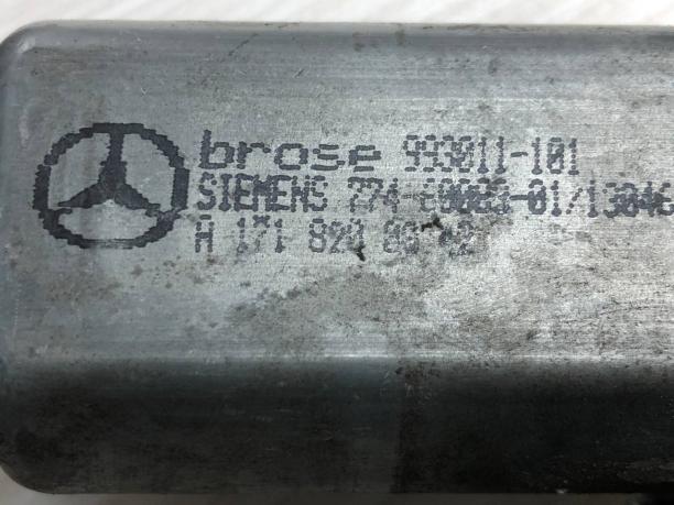 Заднее левое боковое стекло Mercedes R171 A1717350100