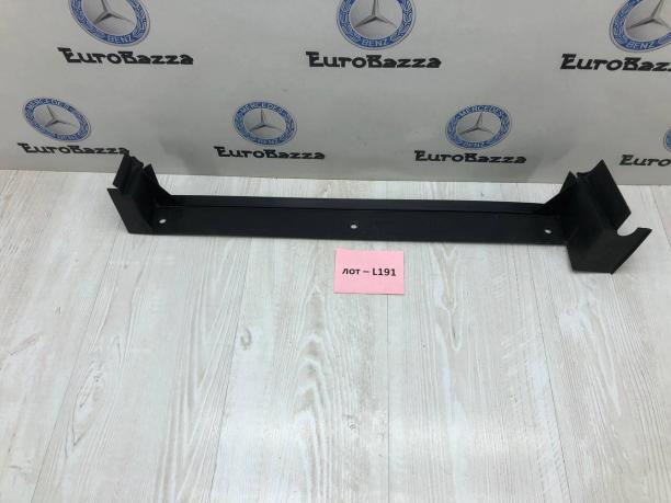 Накладка радиатора нижняя Mercedes R170 A1705050530