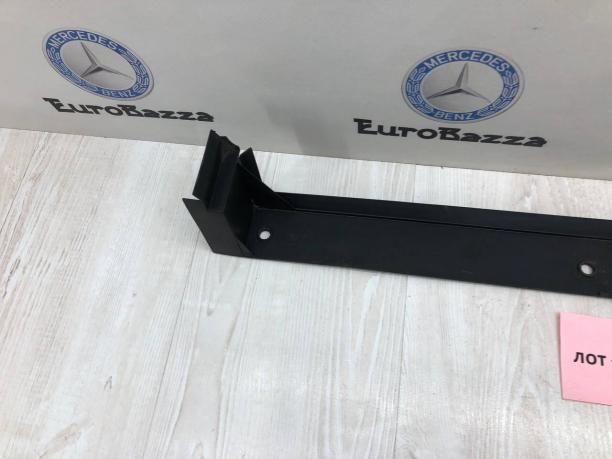 Накладка радиатора нижняя Mercedes R170 A1705050530