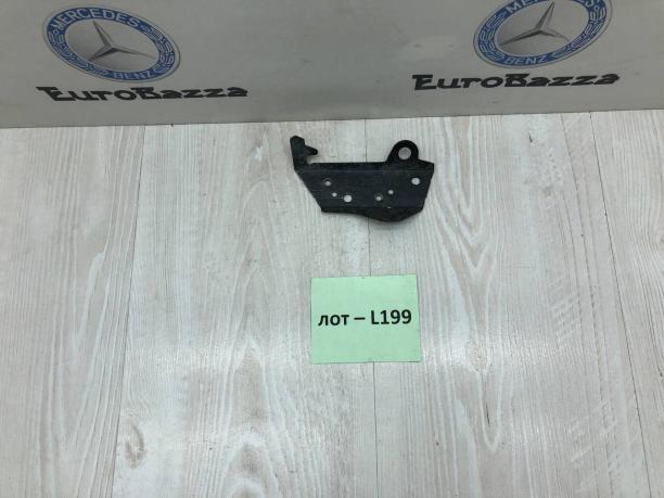 Кронштейн патрубка рулевой рейки Mercedes W203 A2034660340