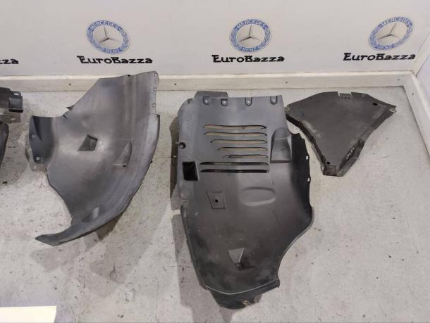 Подкрылок передний Mercedes R230 A2306901330