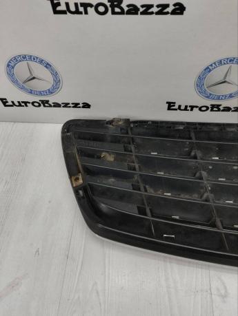 Решетка радиатора Mercedes W220 A2208200583