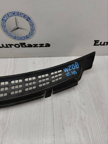 Решетка под лобовое стекло Mercedes W208 A2088310158