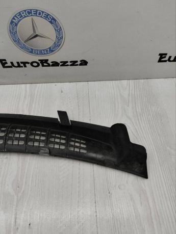 Решетка под лобовое стекло Mercedes W208 A2088310158