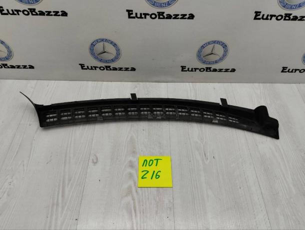 Решетка под лобовое стекло Mercedes W208 A2088310158