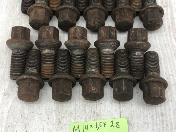 Колесный болт Mercedes R231 A0009908307
