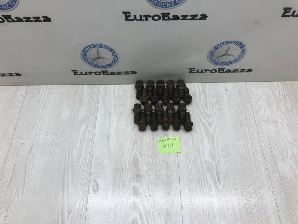 Колесный болт Mercedes R231 A0009908307