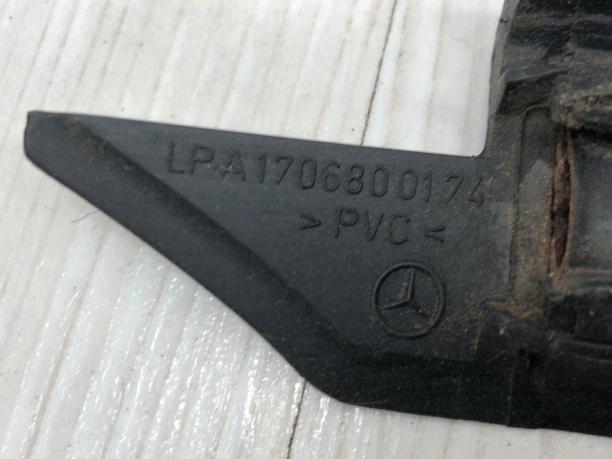 Нижняя накладка дверного проема Mercedes R170 A1706800174