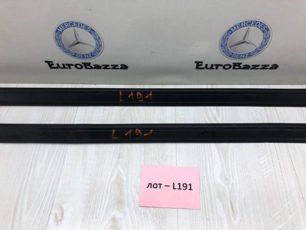 Нижняя накладка дверного проема Mercedes R170 A1706800174