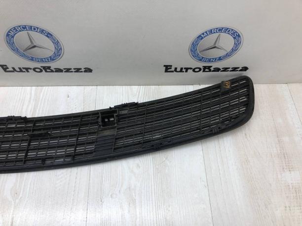 Решетка капота Mercedes W203 A2038800205