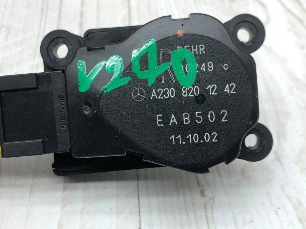 Сервопривод печки на проводке Mercedes R230 A2308201242