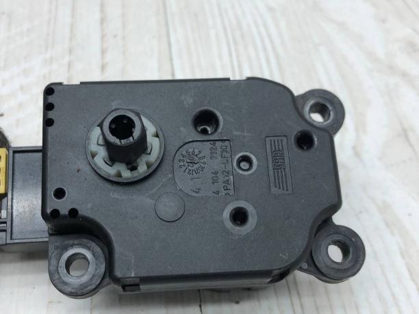 Сервопривод печки на проводке Mercedes R230 A2308201242