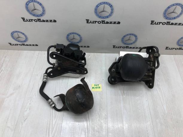 Блок клапанов гидроподвески Mercedes W215 A2209970036