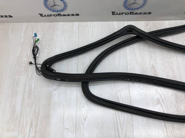 Уплотнитель задней форточки Mercedes W251 A2516702339