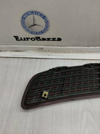 Решетка капота Mercedes W203 А2038800205 А2038800205