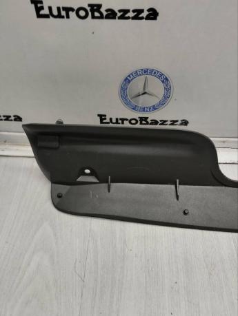 Накладка погрузочного контура Mercedes R230 A2306930020