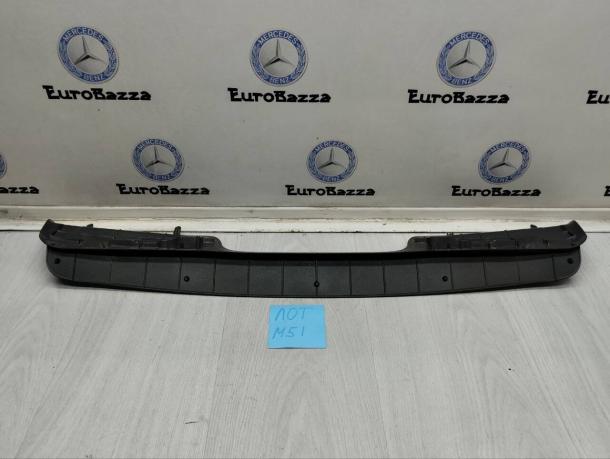 Накладка погрузочного контура Mercedes R230 A2306930020