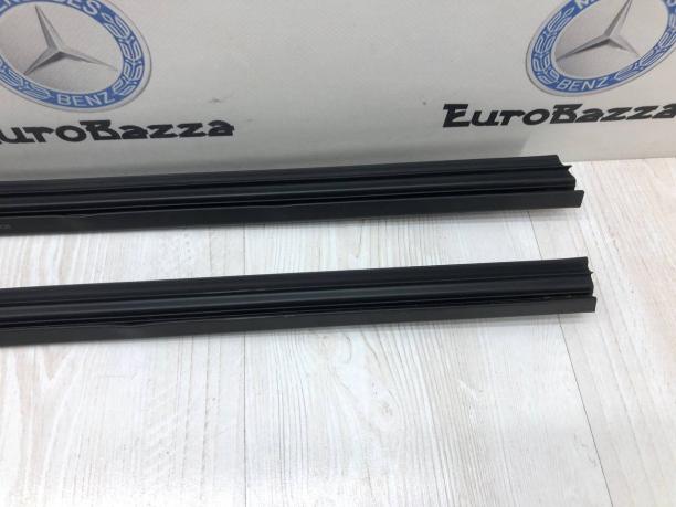 Бархотка стекла двери Mercedes R171 А1717250165 А1717250165