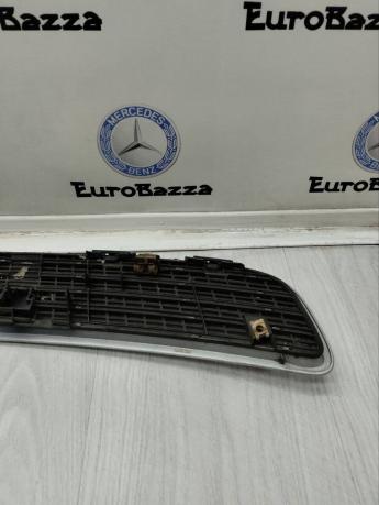 Решетка капота Mercedes W203 A2038801905