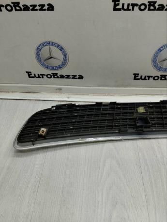 Решетка капота Mercedes W203 A2038801905