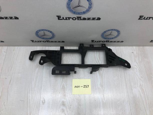 Кронштейн блока предохранителей Mercedes X164 A1645451940