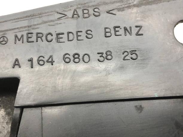 Фиксатор подкапотной проводки правый Mercedes X164 A1646803825